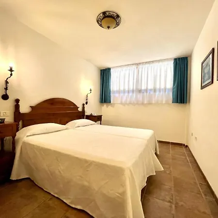 Comfortable Apartamento Ap1, Con Piscina, Cerca De Playa Roques Appartement